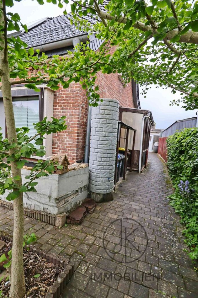 Haus-vorne-rechts-mit-Weg---IMG_7531