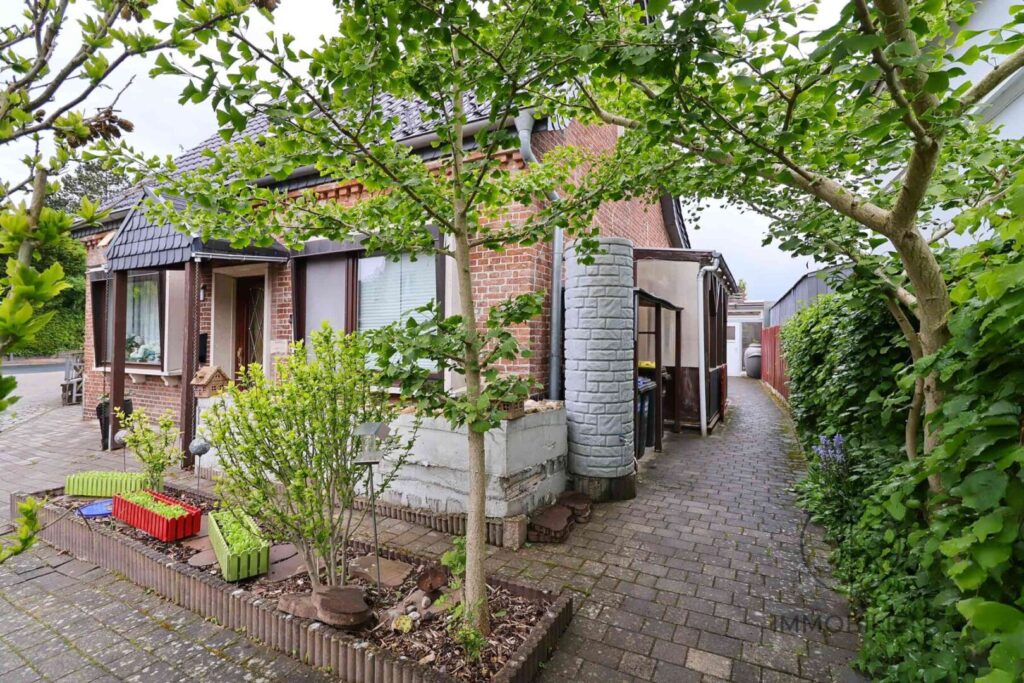 Haus-vorne-von-rechts---IMG_7534